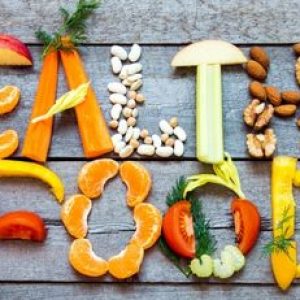 Why Eating Healthy Feels Difficult – And Practical Ways to Make It Easier