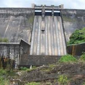 சோலையார் அணை நீர்மட்டம் நிரம்பியது – மதகுகள் வழியாக சீறிபாய்ந்த தண்ணீர்
